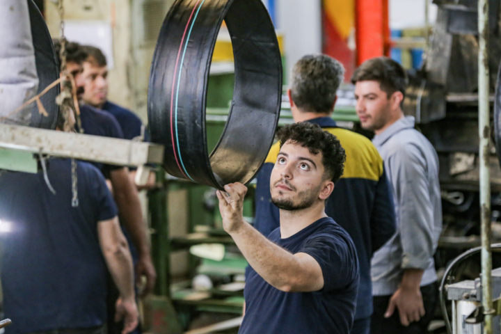 فعالیت ضعیف صنایع پایین دستی یکی از عوامل بیکاری در خوزستان است