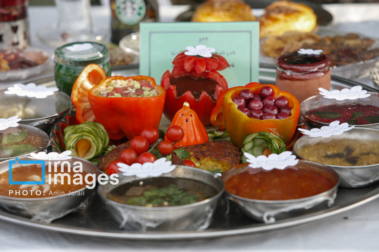 بانوان قشمی در رقابت غذا و هنر آشپزی «میراث مزه‌ها» شرکت می‌کنند