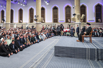 Həcc işçiləri Ali Məqamlı Rəhbərlə görüşüblər
