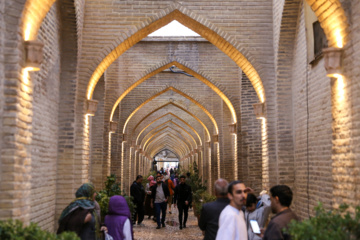 5 may; "Şiraz günü"
