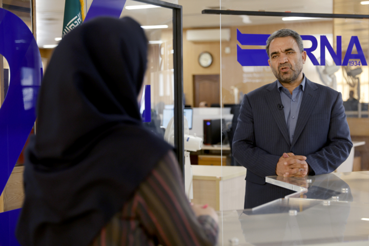 انتخاب یک معلم نمونه از مدارس غیر عمومی ، گامی برای بهبود کیفیت آموزش