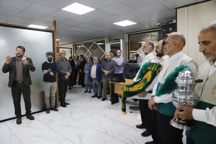 پرچم متبرک امام رضا(ع) به ایرنا رسید