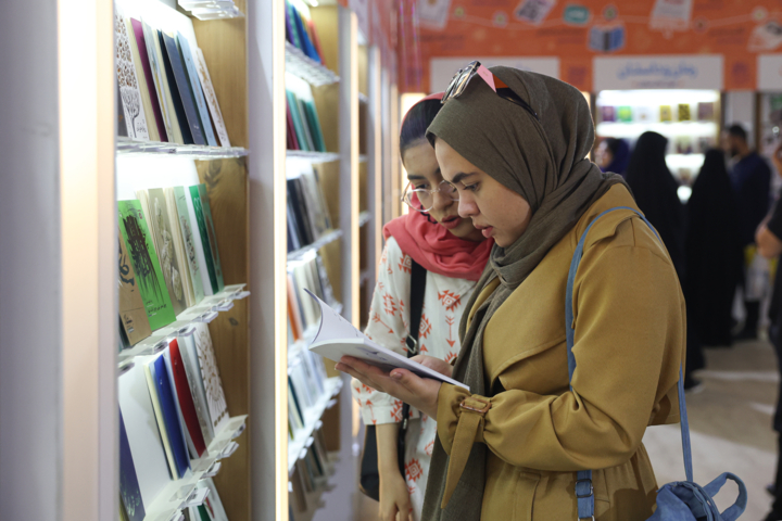 نگرانی مخاطبان نمایشگاه کتاب ؛ از قدرت به قدرت خرید کلاس متوسط ​​+فیلم