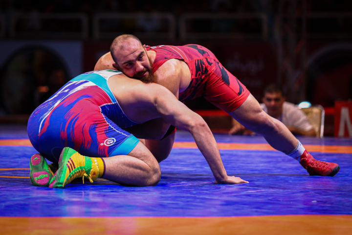 گیلهمرد در دوراهی سخت