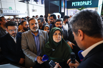 مهاجرانی: صنعت نفت، پیشران اقتصاد ایران است