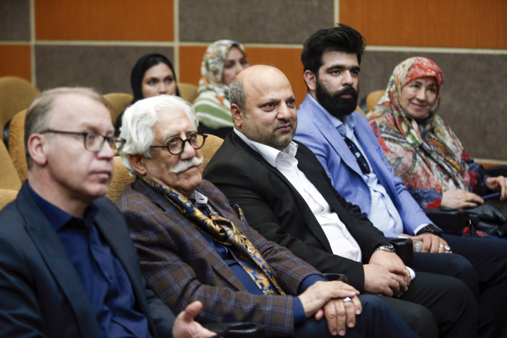 رونمایی از مجموعه کتاب های «سرک»