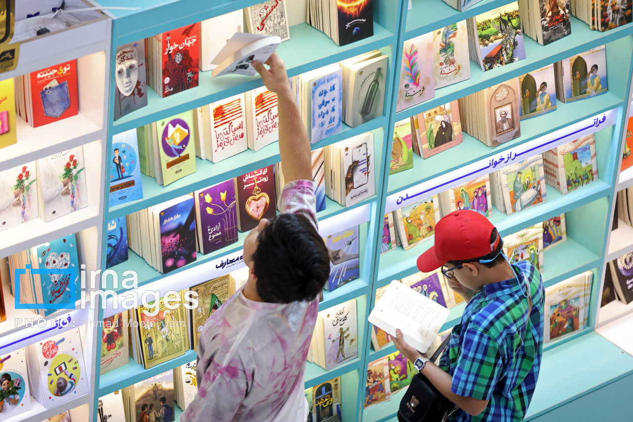 ایرانیها ۱۱ دقیقه در روز کتاب میخوانند/ کتاب کاغذی، همچنان پیشتاز بازار ایرانیها ۱۱ دقیقه در روز کتاب میخوانند/ کتاب کاغذی، همچنان پیشتاز بازار