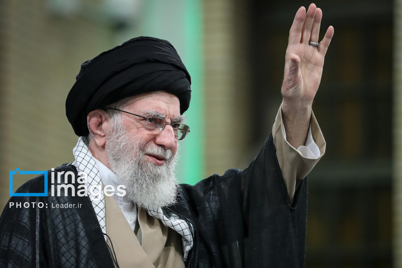 رهبرانقلاب: کارگر سرمایه اصلی برای تحقق شعار سال است