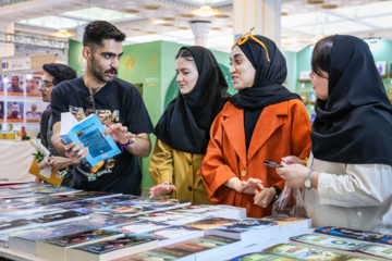 سی و ششمین نمایشگاه کتاب تهران - روز پنجم