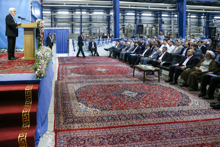 عارف: اجازه نمیدهیم موانعی بر سر راه تولیدکنندگان ایجاد شود