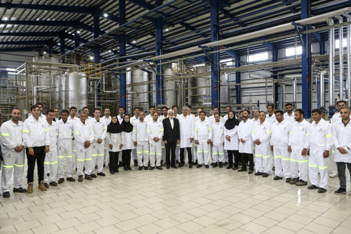 عارف: اجازه نمیدهیم موانعی بر سر راه تولیدکنندگان ایجاد شود