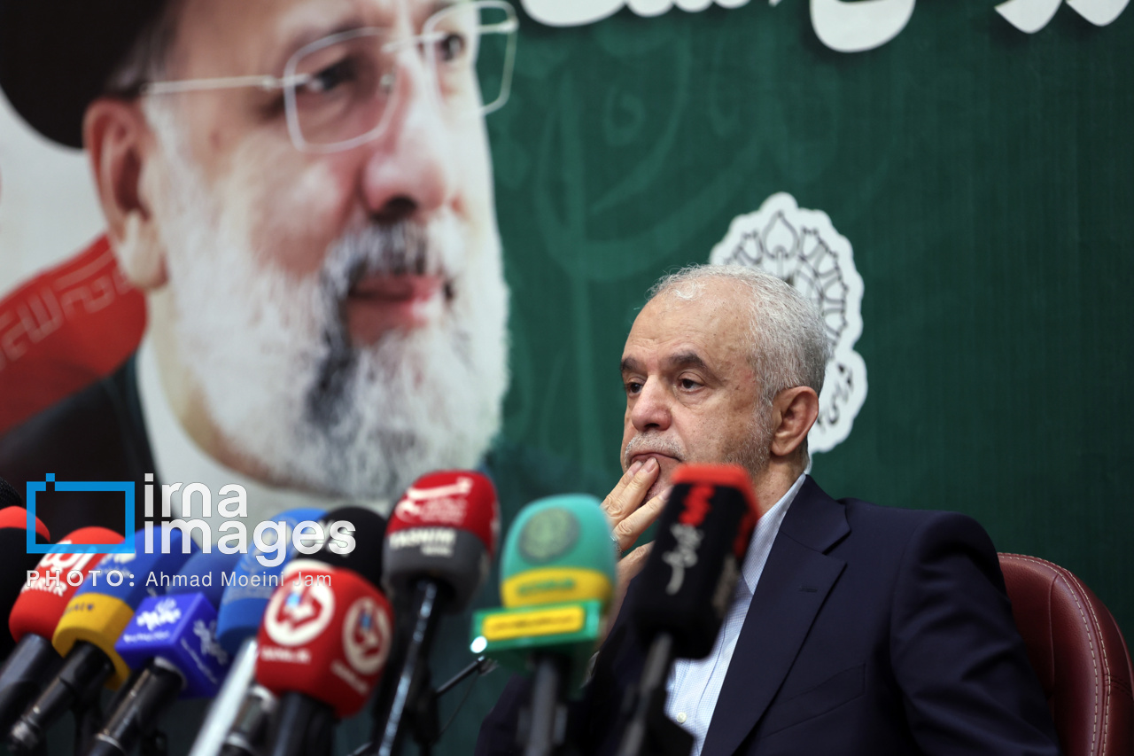 رییس بنیاد شهید:نمونه‌ای از تواضع شهید رییسی به عنوان رییس‌جمهور در دنیا وجود ندارد
