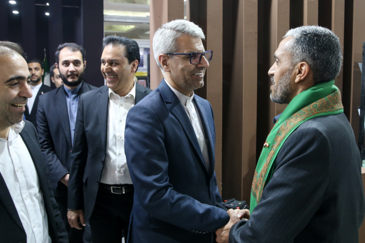 Baqaei: ما در تلاش هستیم تا این کتاب را در فیلم منطقه ای و جهانی+ فیلم بیشتر کند.