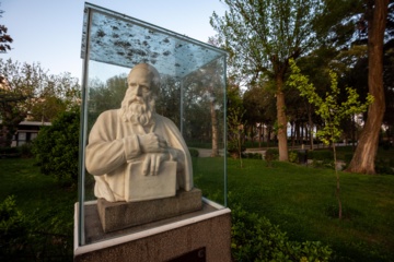 ۲۸ اردیبهشت ؛ «روز خیام»