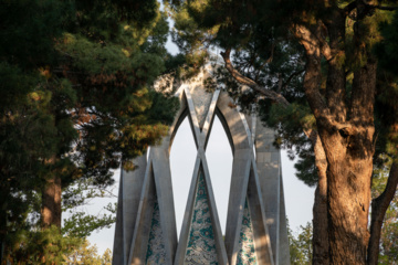 ۲۸ اردیبهشت ؛ «روز خیام»