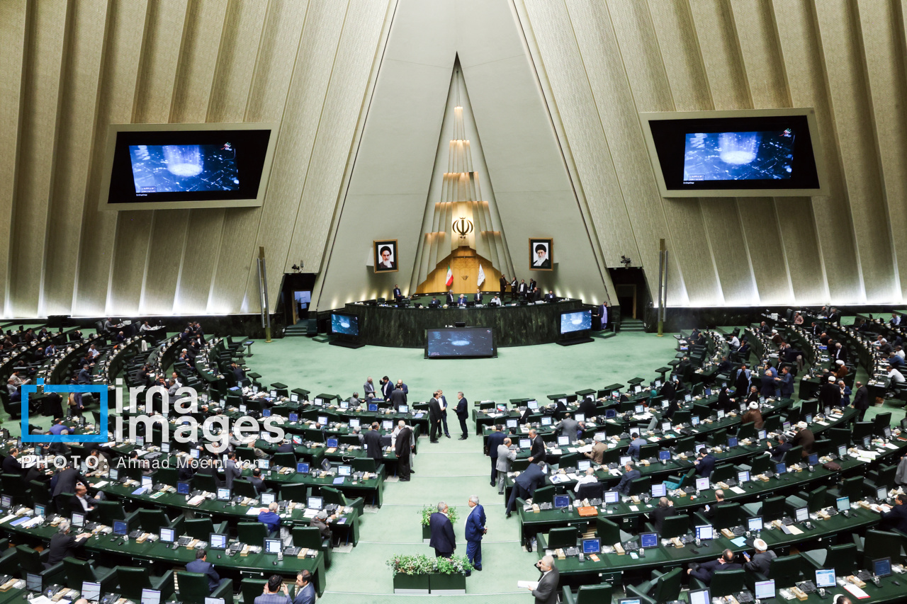 نماینده تهران: اقتصاد ایران با چالش ساختاری و ضعف تاب آوری مواجه است