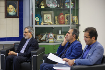 بازدید رییس امور اداری و استخدامی از ایرنا