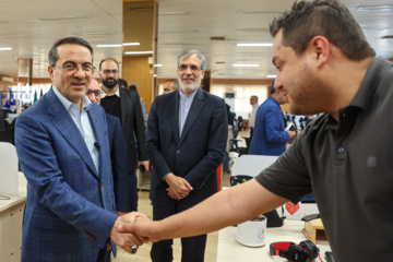 بازدید رییس امور اداری و استخدامی از ایرنا