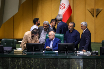 قالیباف: عدم حضور وزرا در صحن مجلس منجر به دریافت کارت زرد می‌شود
