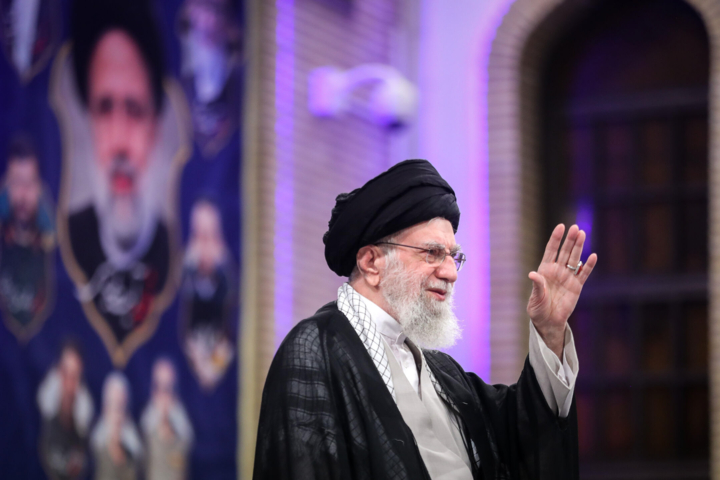 امریکی اوقات میں رہ کر بات کریں، ایران ہر ایرے غیرے کی اجازت کا منتظر نہیں: رہبر انقلاب اسلامی