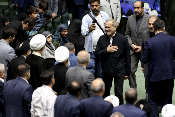 پزشکیان اقتدار ملی را در قالب انسجام به منصه ظهور رساند/شعار «دعوا نکنیم» به وفاق تبدیل شد