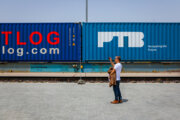 Erster Zug mit Solarpanelen aus China im Trockenterminal Aprin eingetroffen