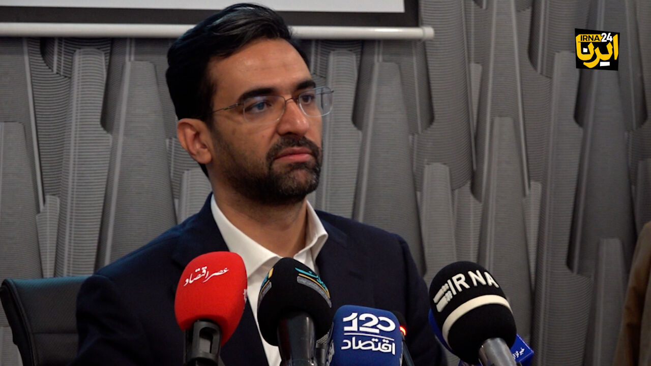 آذری جهرمی: اگر هوش مصنوعی قدرت آینده است، آینده را واگذار کرده‌ایم