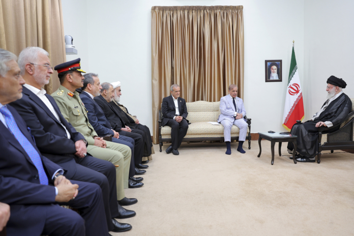دیدار نخست‌وزیر پاکستان با رهبر انقلاب