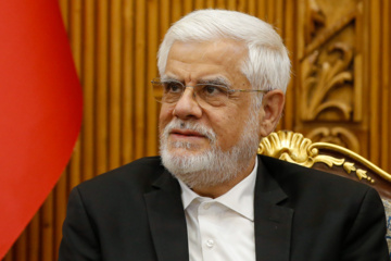 عارف: حضور چشمگیر مردم در راهپیمایی عید غدیر نشان از شجاعت و اقتدار ملت ایران دارد