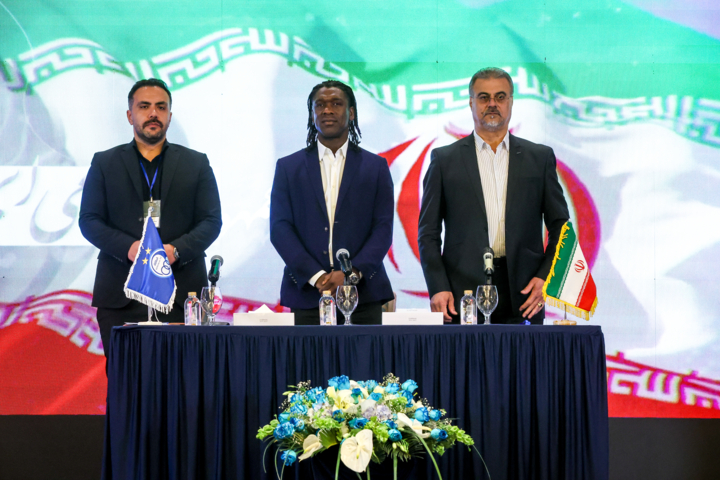 امضای قرارداد رسمی «کلارنس سیدورف»