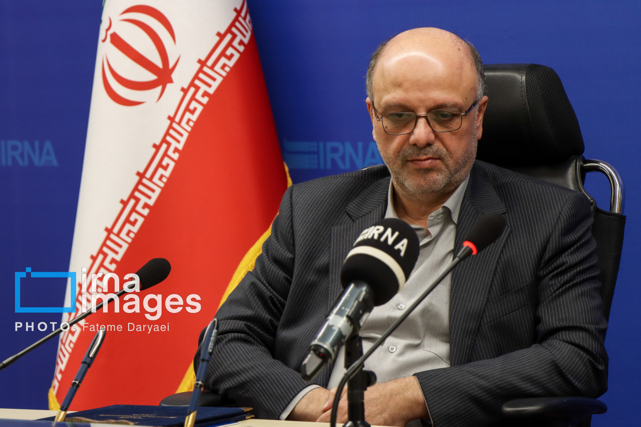 بهره‌وری کارمندان دولت سالی ۱.۶ درصد رشد دارد
