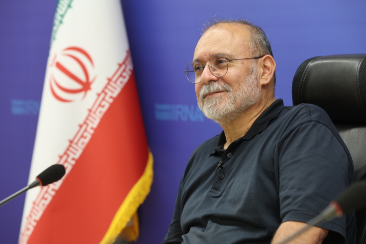 تورج ژوله: فرش، رسانهای از دل تاریخ است