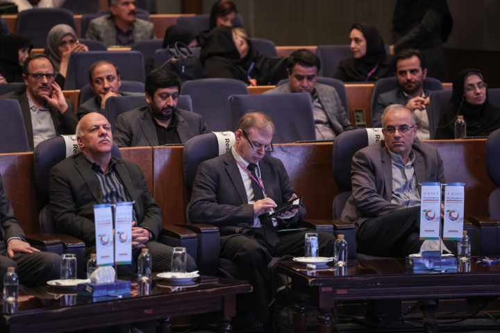 رئیس پژوهشکده وزارت بهداشت: نباید در درمان انواع بیماریها از رقابت جهانی عقب بیفتیم
