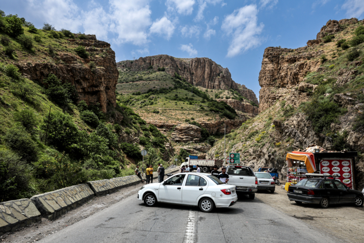 «جاده چالوس»؛ گذرگاه بهاری عشایر