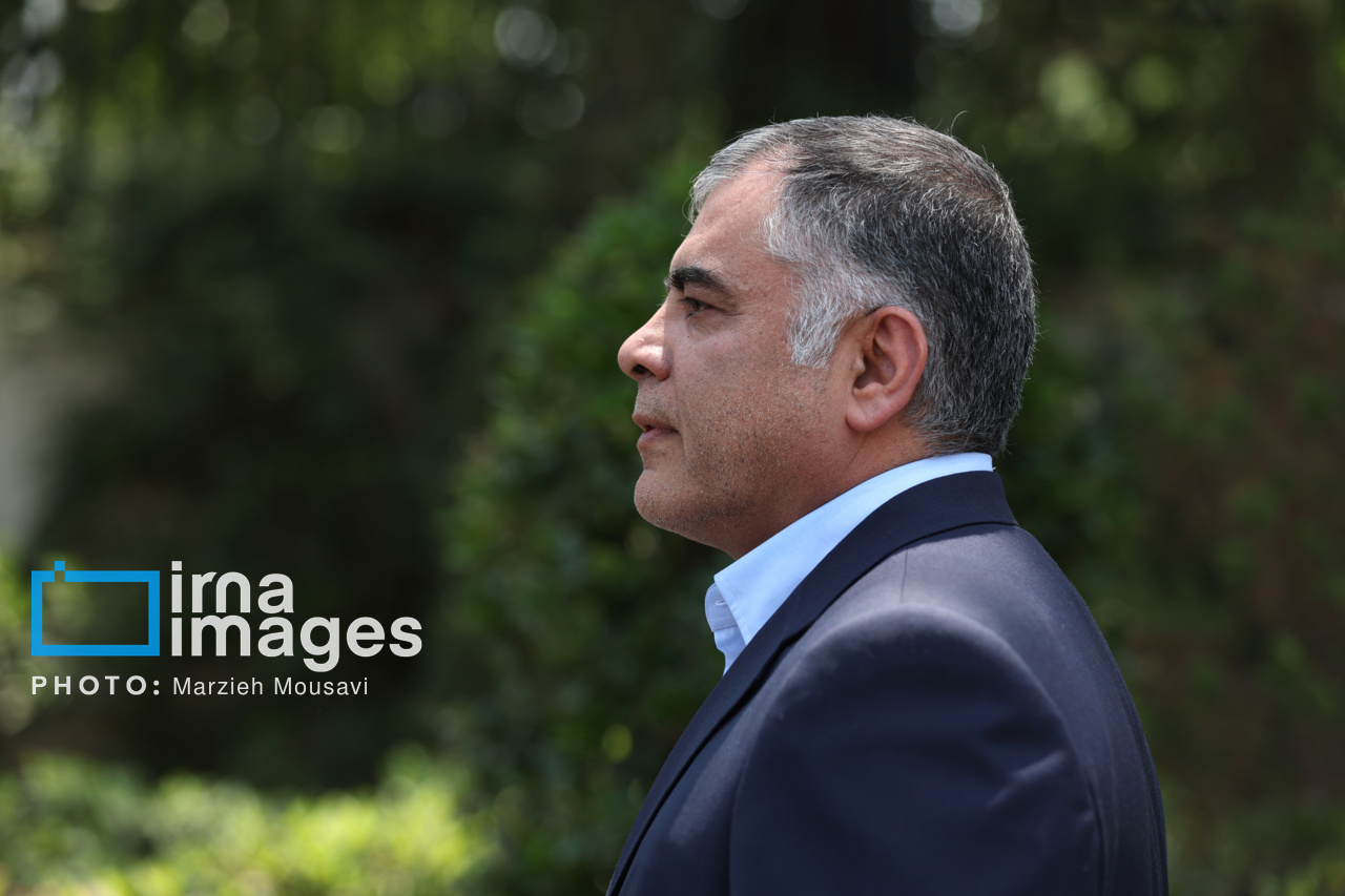 پاک‌نژاد: نگران معامله آمریکا با مشتریان نفت ایران نباشید