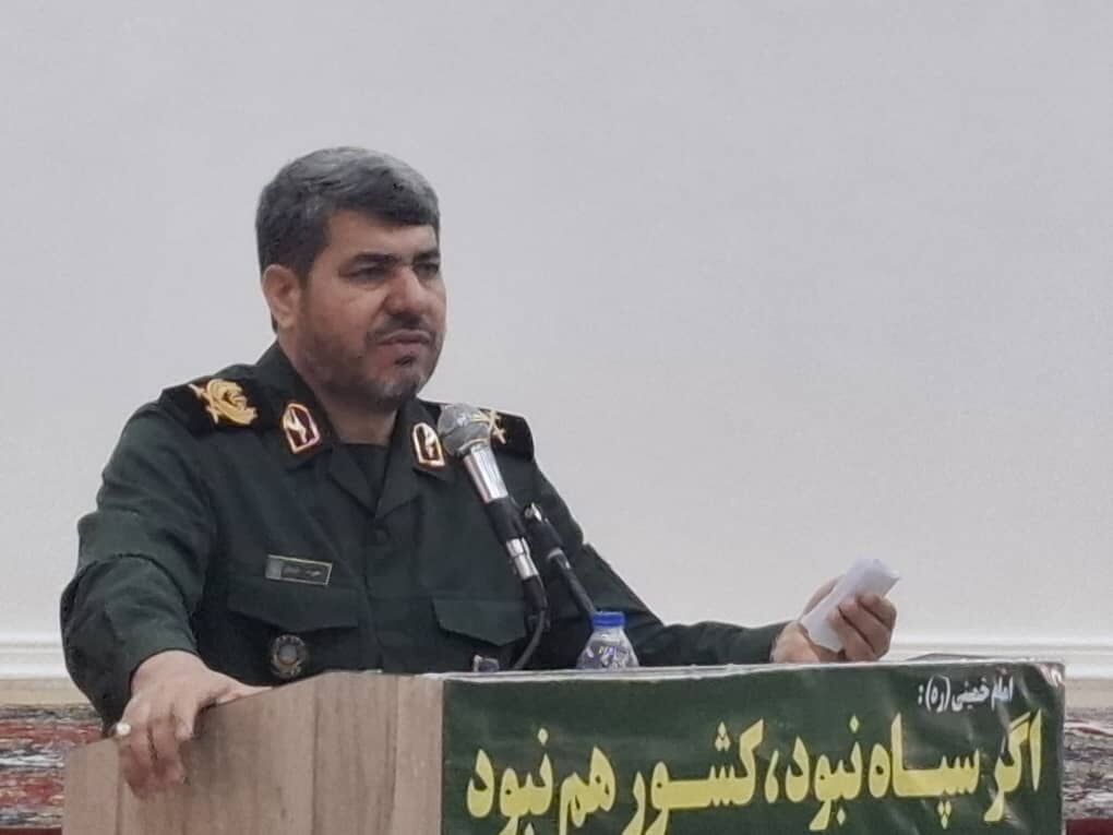 فرمانده سپاه استان بوشهر: اختلاف در جامعه دشمنان را در طمع ورزی به کشور حریص تر می کند فرمانده سپاه استان بوشهر: اختلاف در جامعه دشمنان را در طمع ورزی به کشور حریص تر می کند