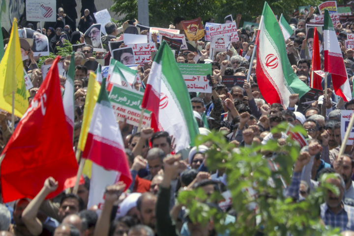 استوار چون سرو؛ جاری چون رود