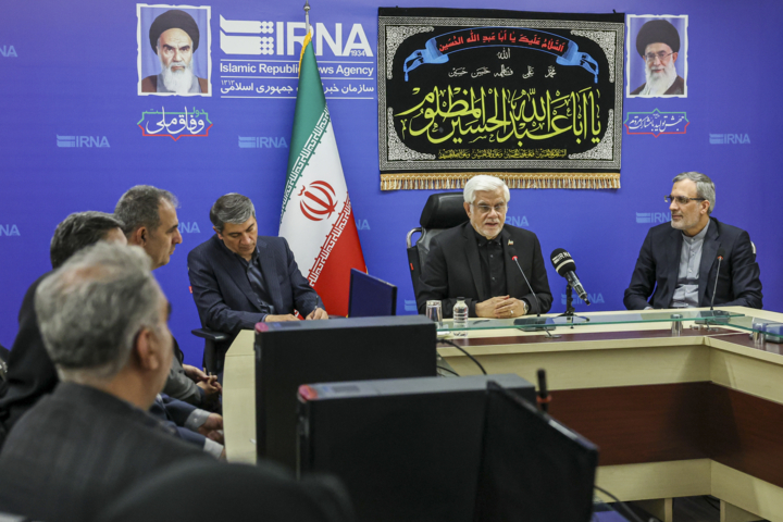 عارف: مردم و حتی اپوزیسیون برای دفاع از کشور به میدان آمدند/ ضرورت بازنگری سیاستها