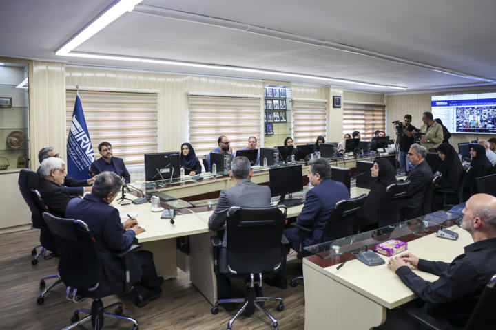 عارف: مردم و حتی اپوزیسیون برای دفاع از کشور به میدان آمدند/ ضرورت بازنگری سیاستها