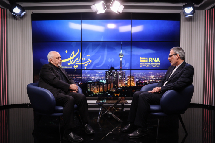 مردم را بیگانه ندانیم /دیپلماسی فرصت است نه تهدید/ زمینه ساز نفوذ را پیدا کنیم