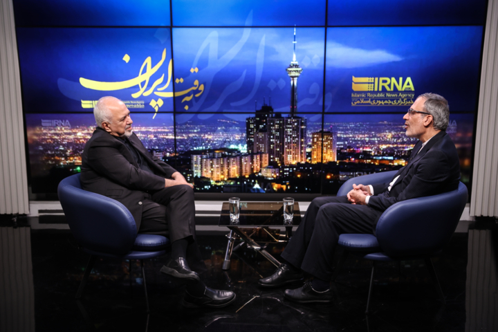 مردم را بیگانه ندانیم /دیپلماسی فرصت است نه تهدید/ زمینه ساز نفوذ را پیدا کنیم