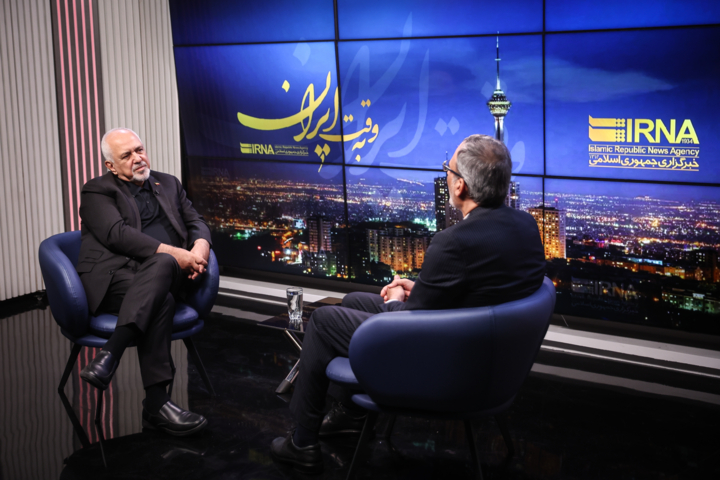 مردم را بیگانه ندانیم /دیپلماسی فرصت است نه تهدید/ زمینه ساز نفوذ را پیدا کنیم