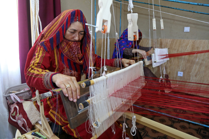 ابریشم بافی؛ رمز خودباوری زنان ترکمن خراسان شمالی
