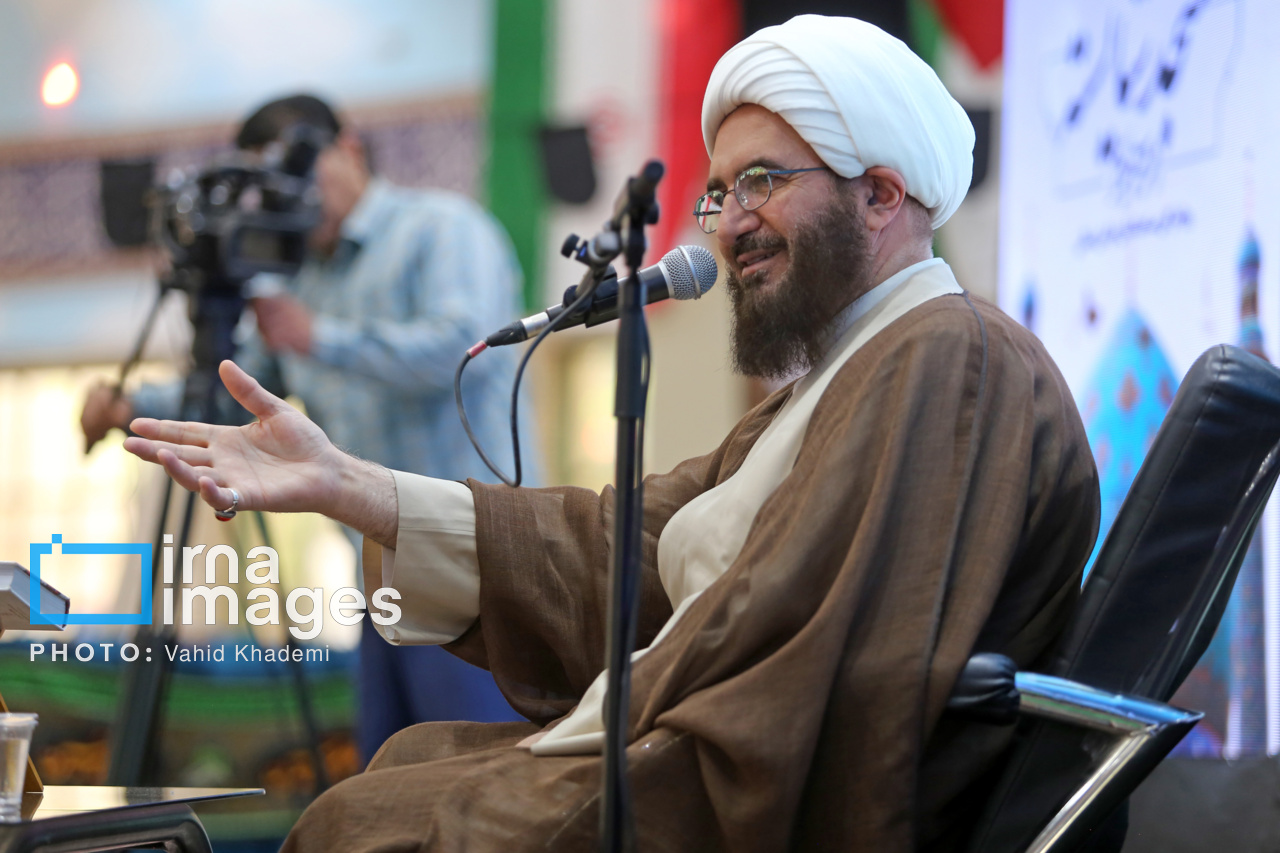 نمایشگاه قرآن یک حرکت تکمیلی در برابر اهانت به قرآن است نمایشگاه قرآن یک حرکت تکمیلی در برابر اهانت به قرآن است