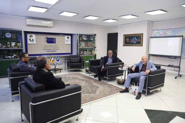 نبوی: الان وقت طرح مطالبات حداکثری نیست/ صداقت، ویژگی مهم پزشکیان