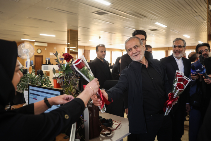 تاکید پزشکیان بر نقش وحدتآفرین رسانهها/ همه برای سربلندی ایران ایستادهایم