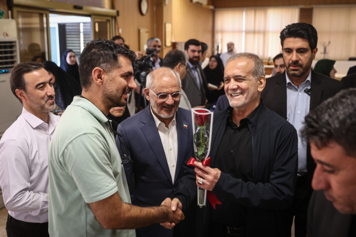 تاکید پزشکیان بر نقش وحدتآفرین رسانهها/ همه برای سربلندی ایران ایستادهایم