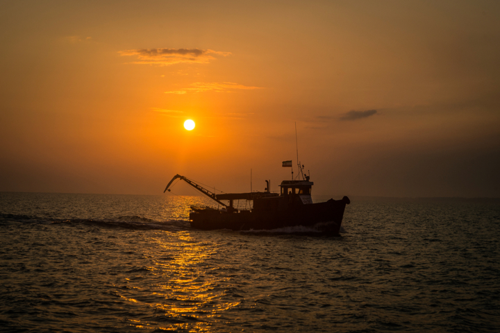 هواشناسی مازندران هشدار زرد دریایی صادر کرد؛ آبتنی در خزر ممنوع شد