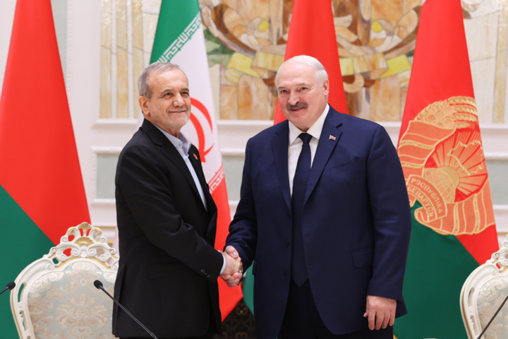 Белорусский политолог назвал визит иранского президента в Минск весьма конструктивным