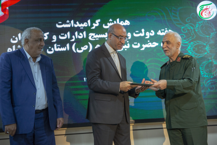 بسیج به عنوان یک مدل بینظیر از حرکت مردمی کشور را با عزت نگه داشته است